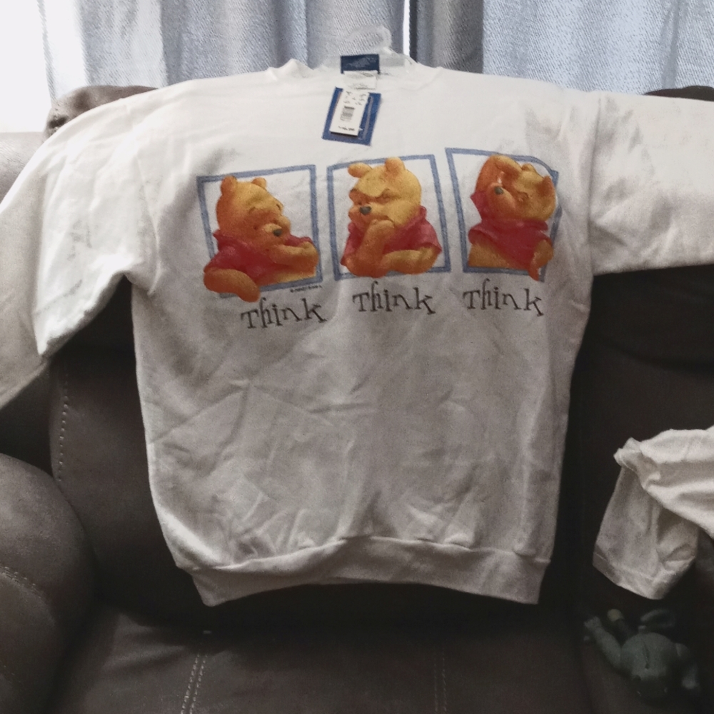 Pooh sweatshirt, size medium, white Jerry Leigh entertainment apparel